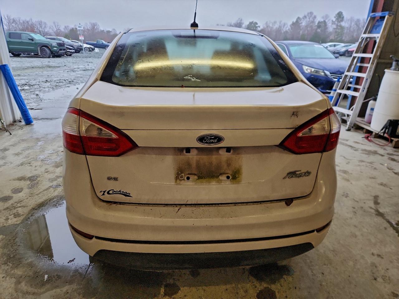 2015 FORD FIESTA SE photo 16