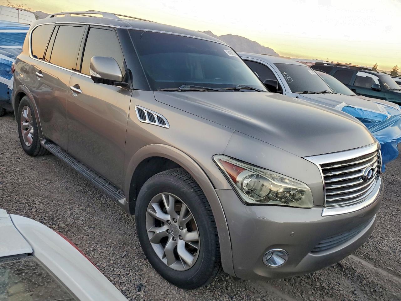 2012 INFINITI QX56 BASE photo 4