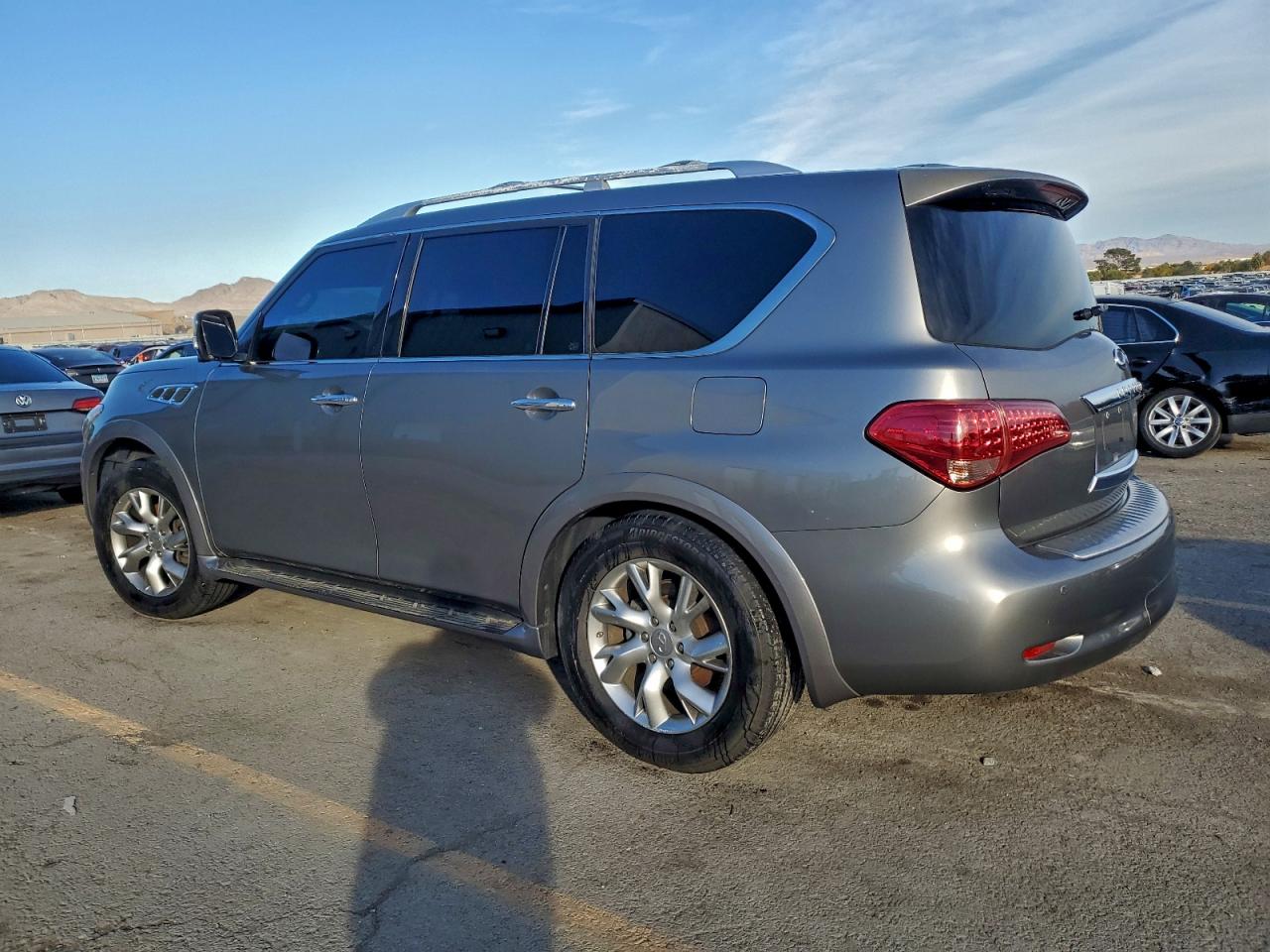 2012 INFINITI QX56 BASE photo 2