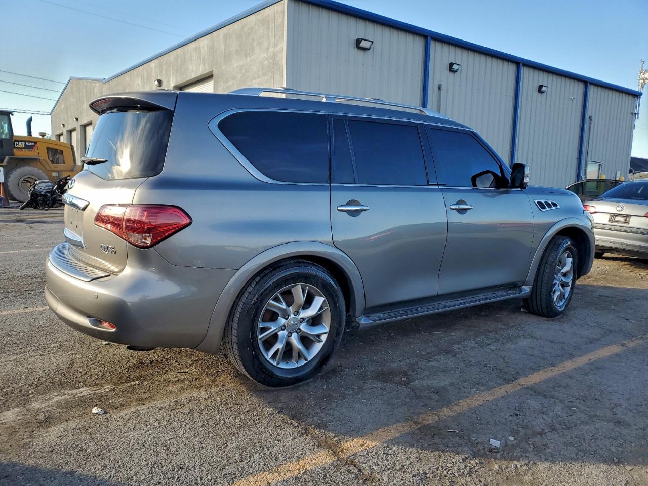 2012 INFINITI QX56 BASE photo 3