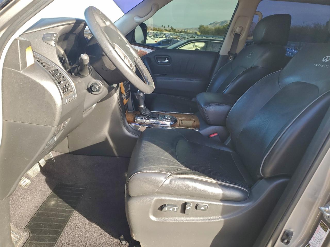 2012 INFINITI QX56 BASE photo 7
