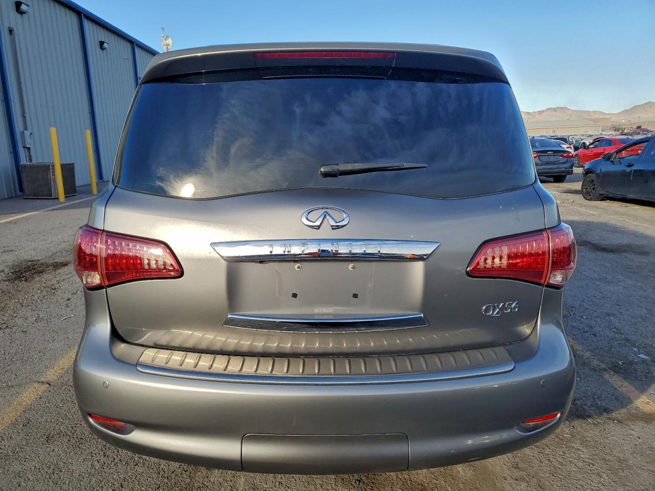 2012 INFINITI QX56 BASE photo 6