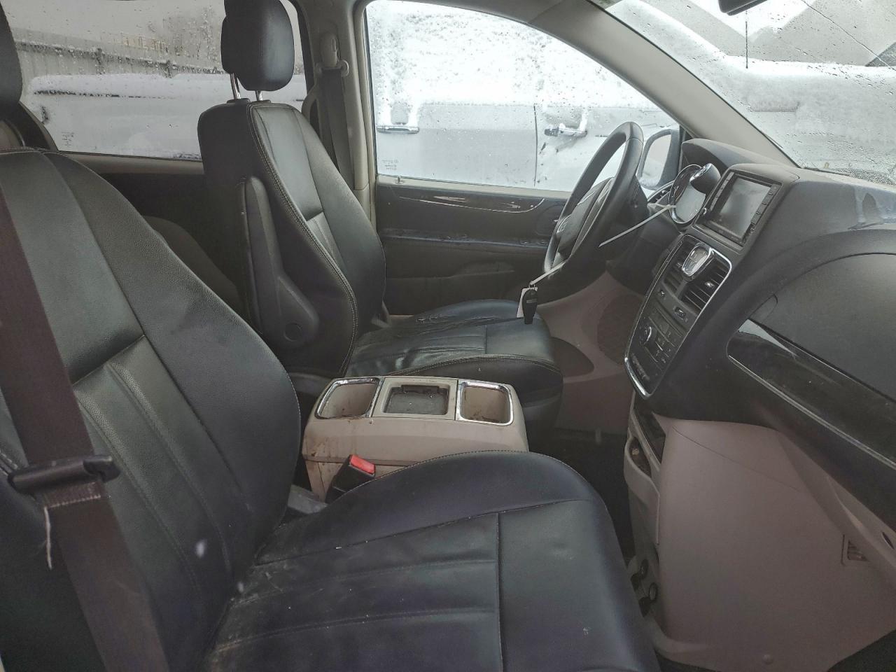 2015 CHRYSLER TOWN & COUNTRY TOURING photo 13