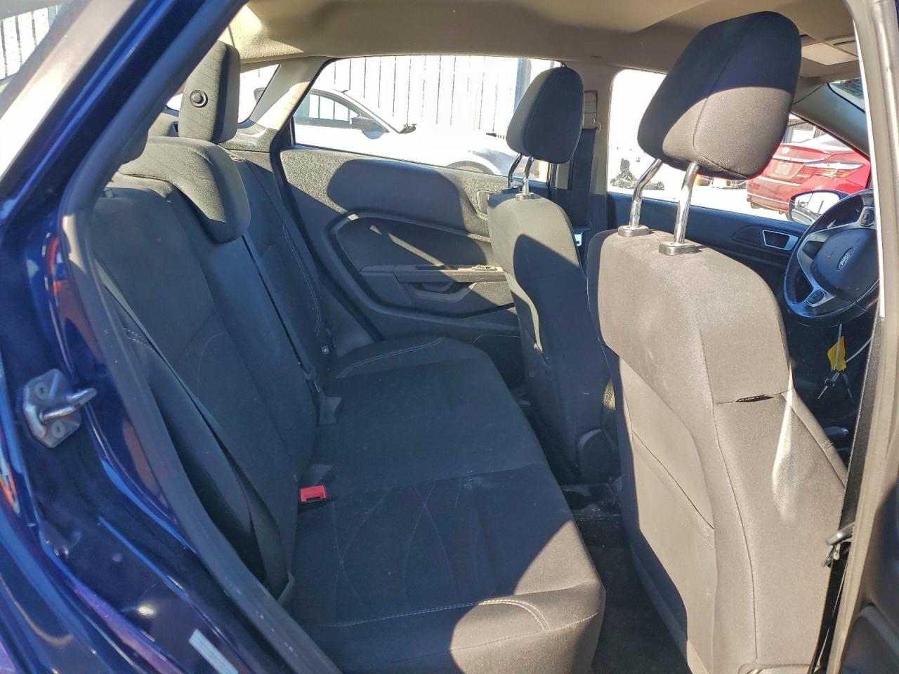 2016 FORD FIESTA SE photo 28