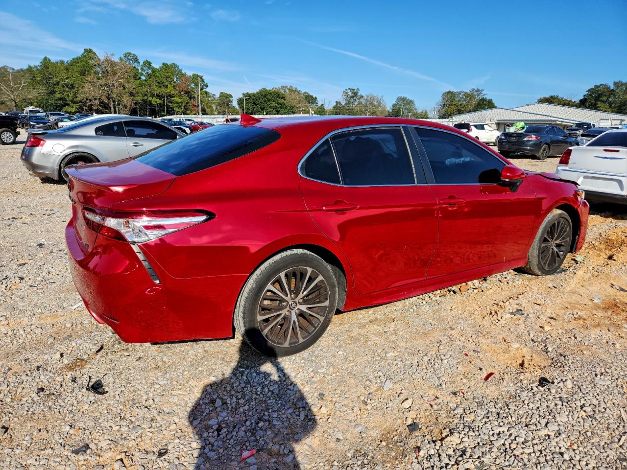 2020 TOYOTA CAMRY SE photo 3