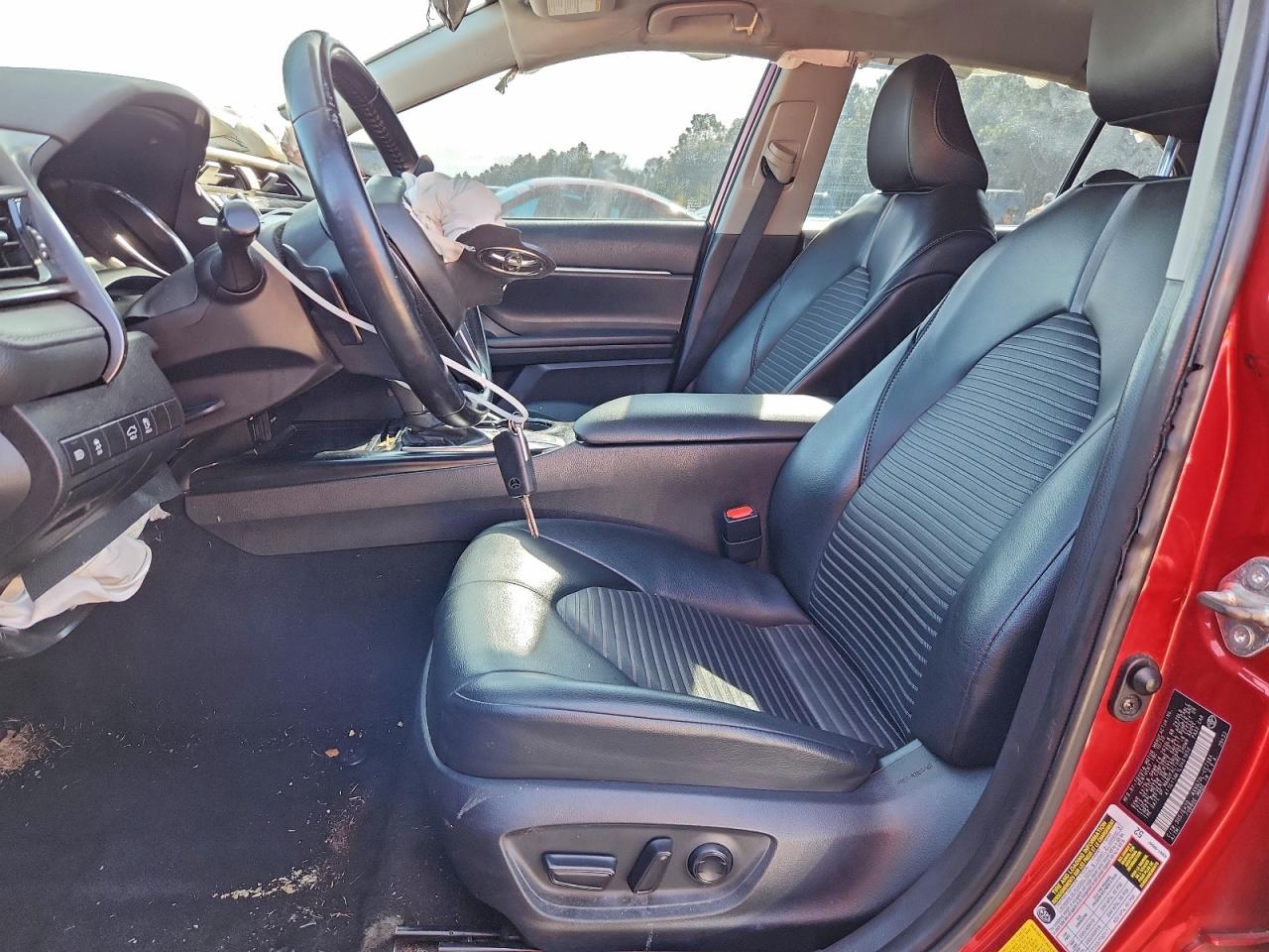 2020 TOYOTA CAMRY SE photo 7