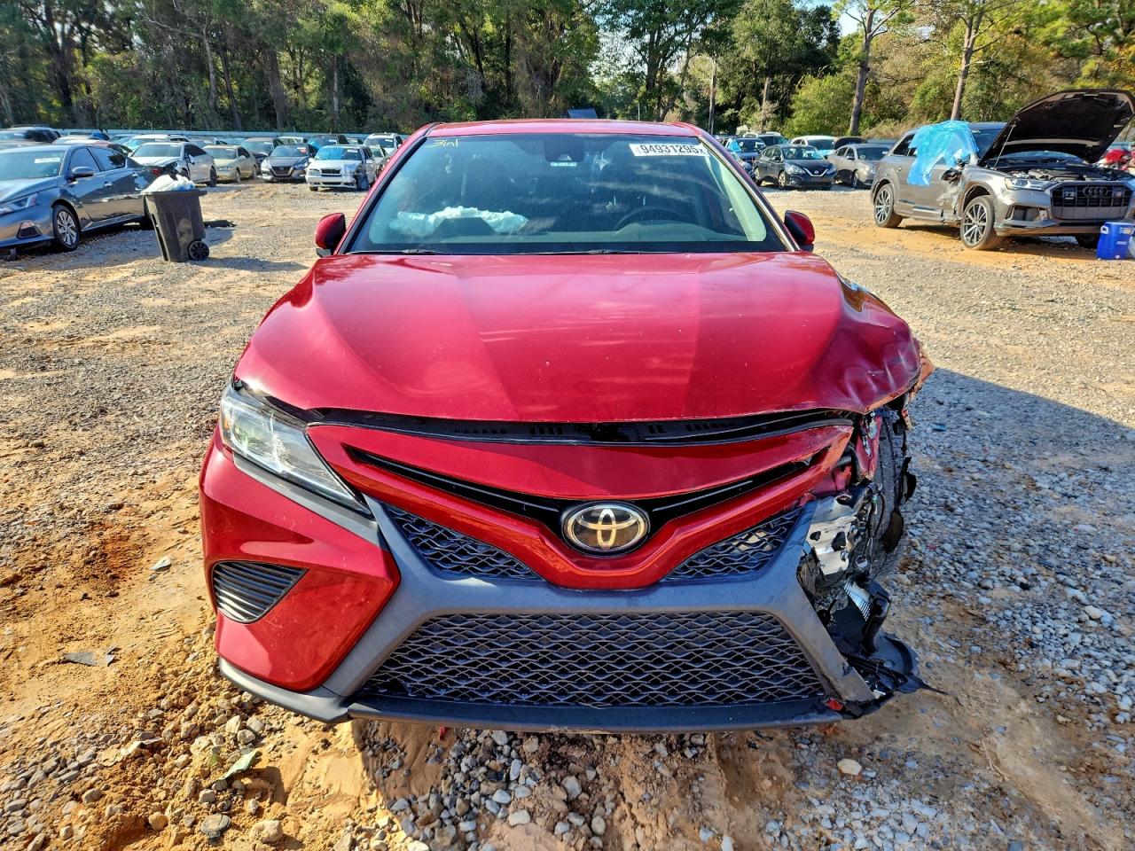 2020 TOYOTA CAMRY SE photo 5
