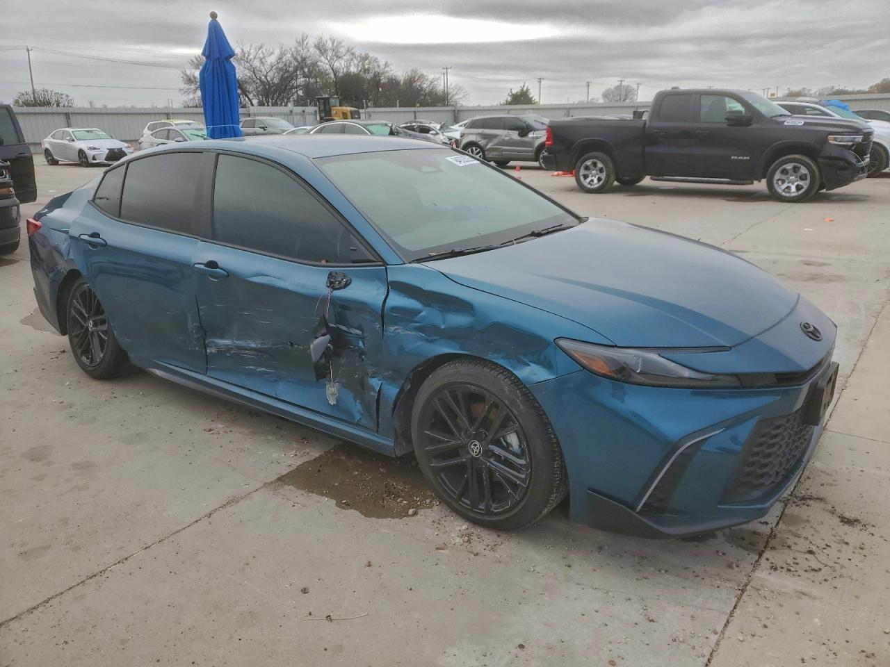 2025 TOYOTA CAMRY XSE photo 4