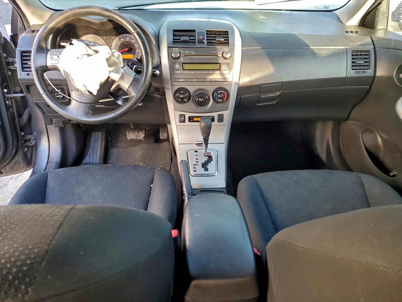 2010 TOYOTA COROLLA photo 8