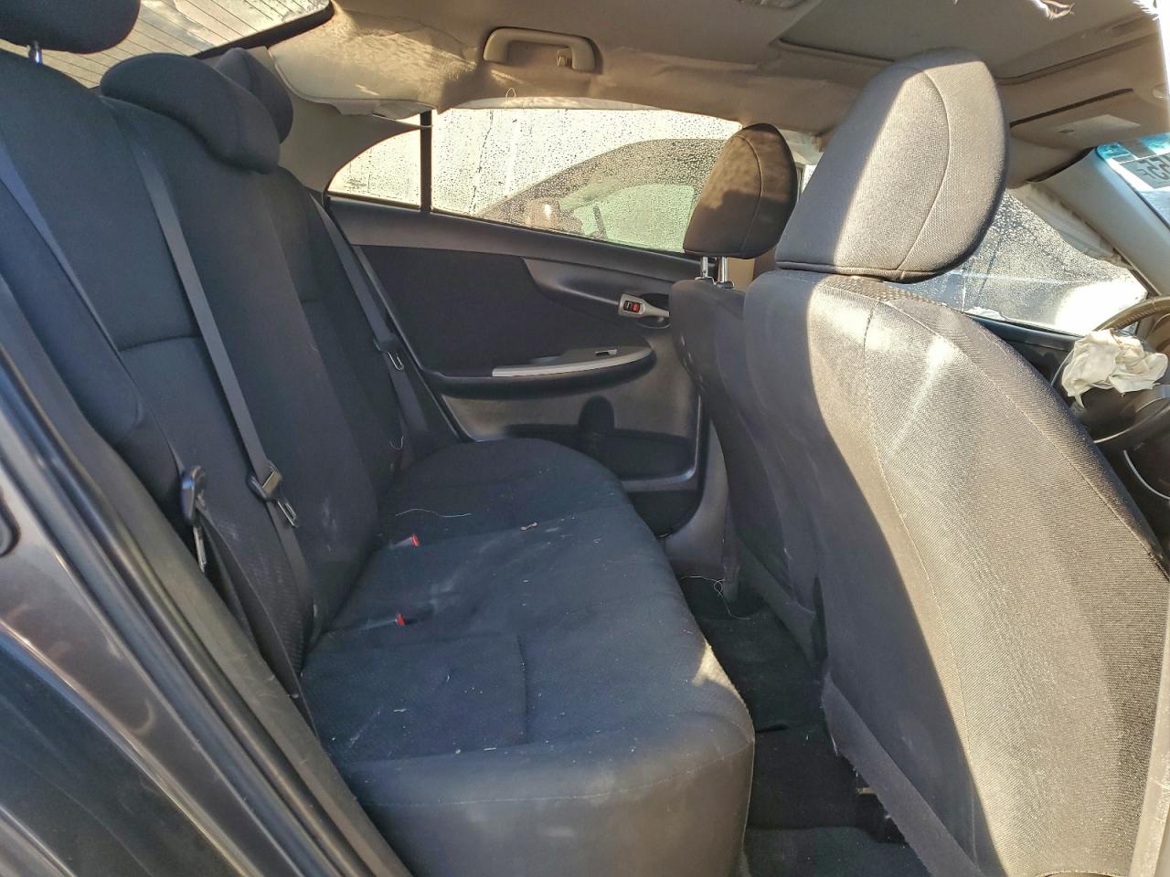 2010 TOYOTA COROLLA photo 10