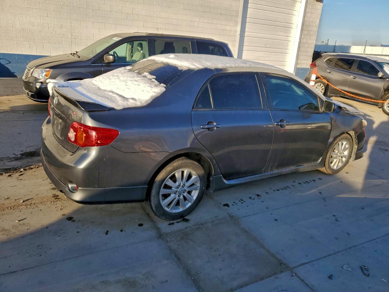 2010 TOYOTA COROLLA photo 3