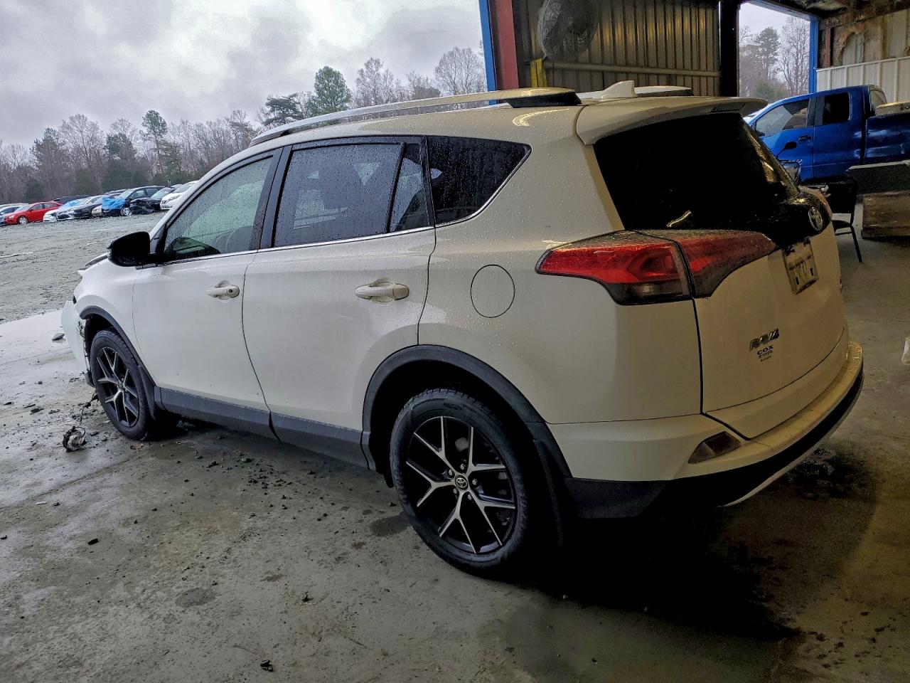 2016 TOYOTA RAV4 SE photo 2