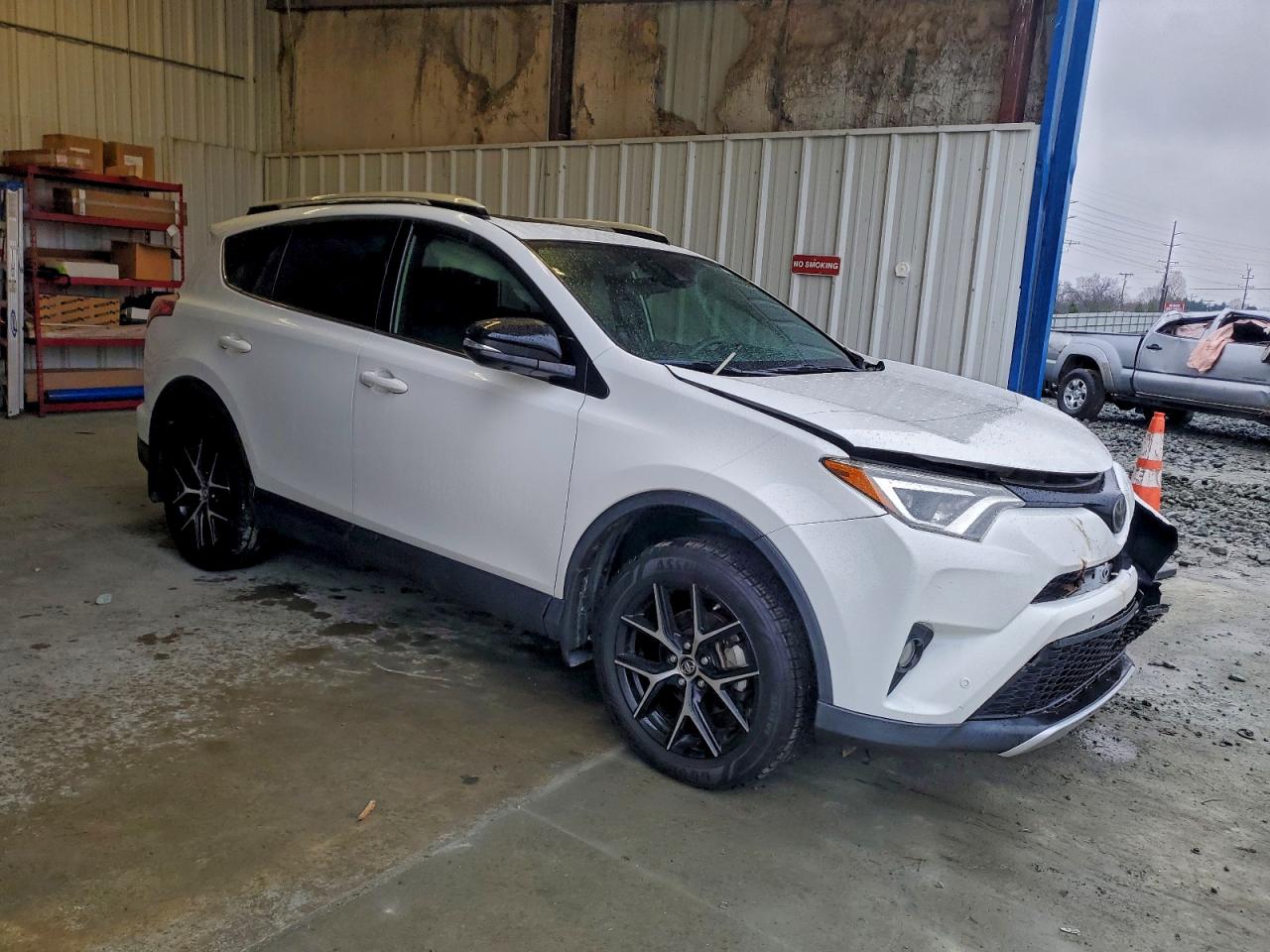 2016 TOYOTA RAV4 SE photo 4
