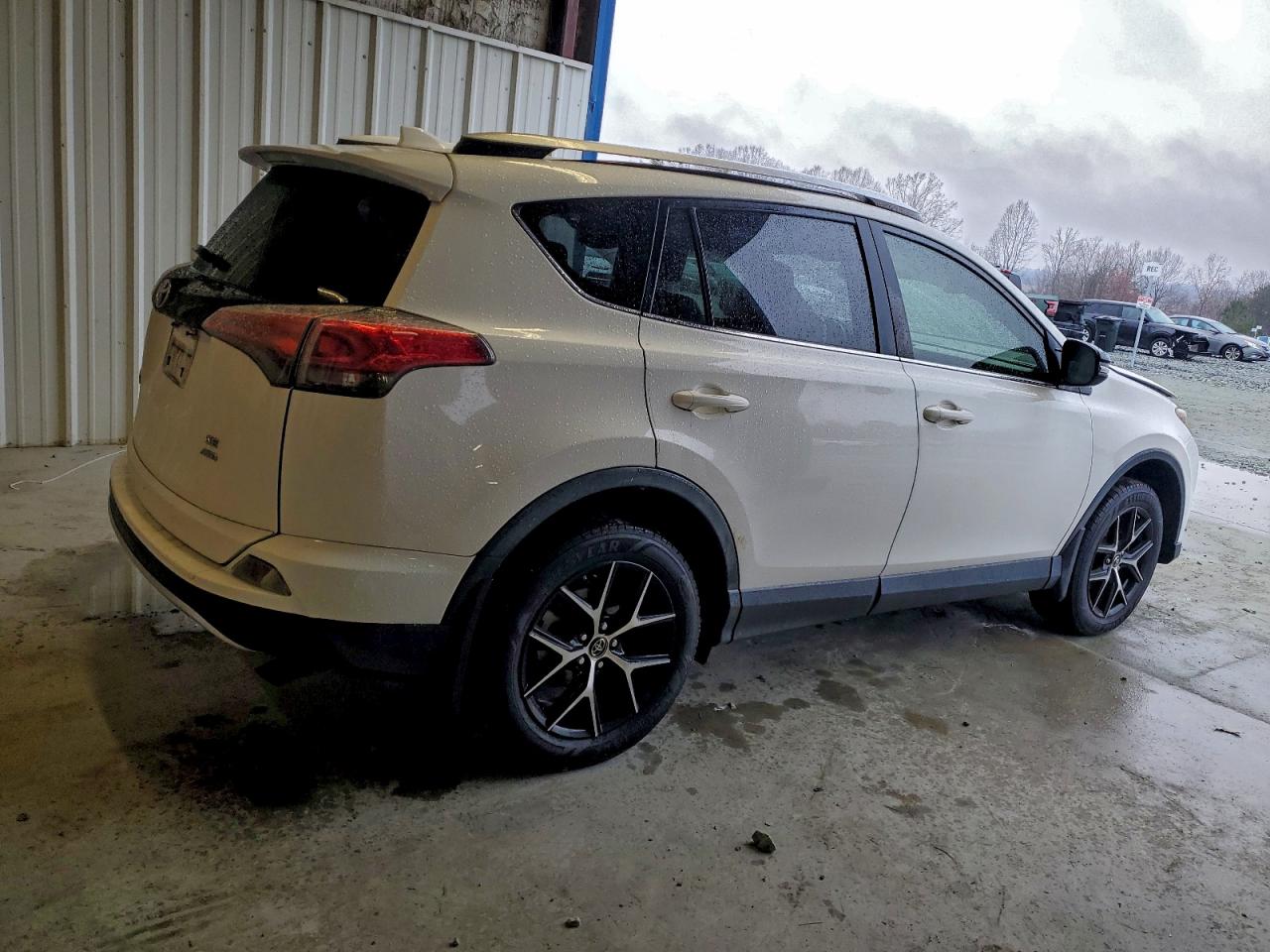 2016 TOYOTA RAV4 SE photo 3
