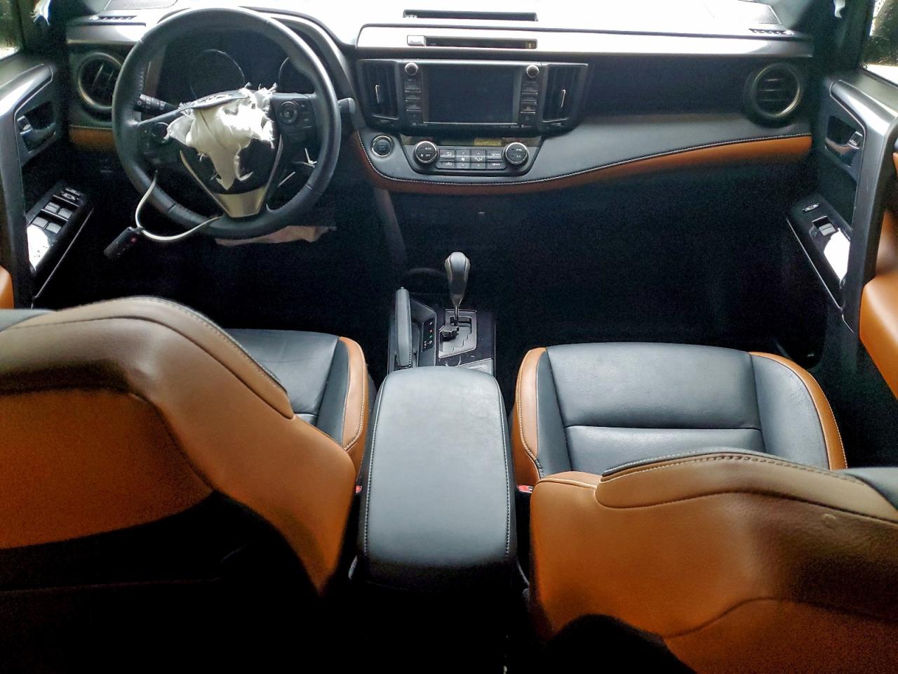 2016 TOYOTA RAV4 SE photo 8