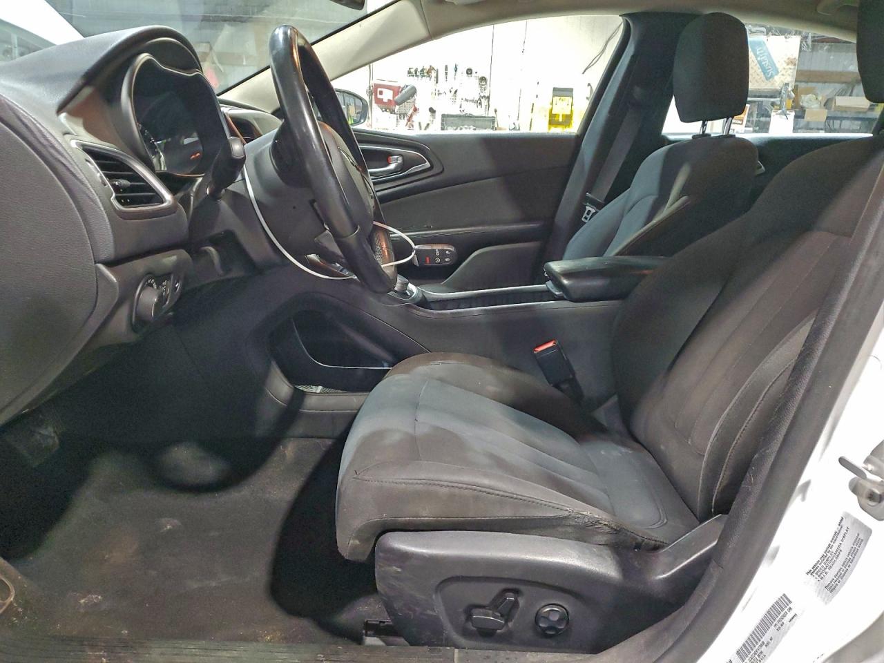 2015 CHRYSLER 200 LIMITED photo 7