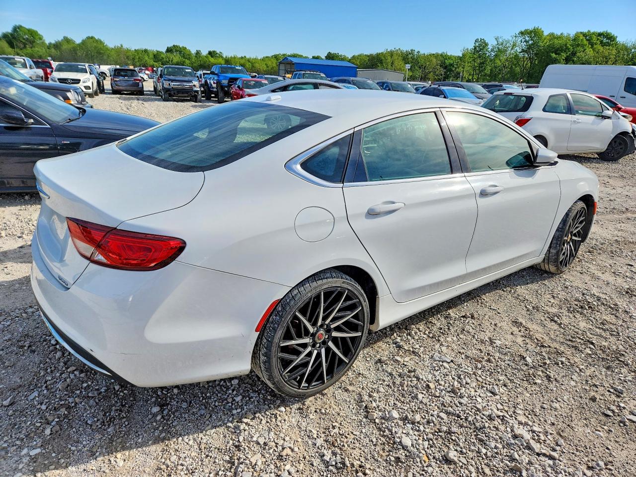 2015 CHRYSLER 200 LIMITED photo 3