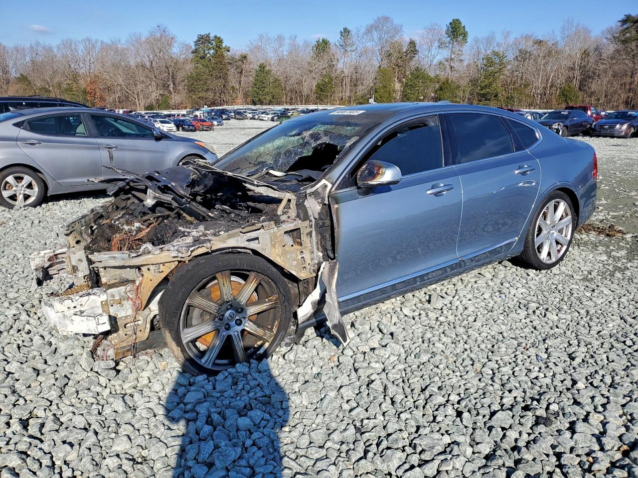 2017 VOLVO S90