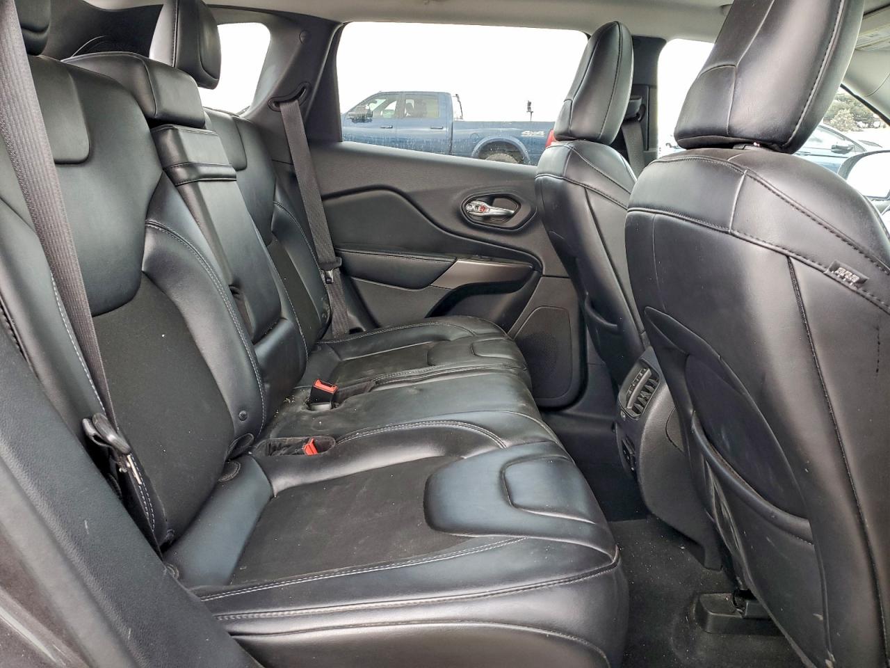2019 JEEP CHEROKEE photo 11