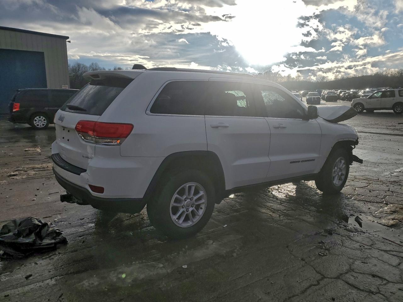 2018 JEEP GRAND CHEROKEE LAREDO photo 3