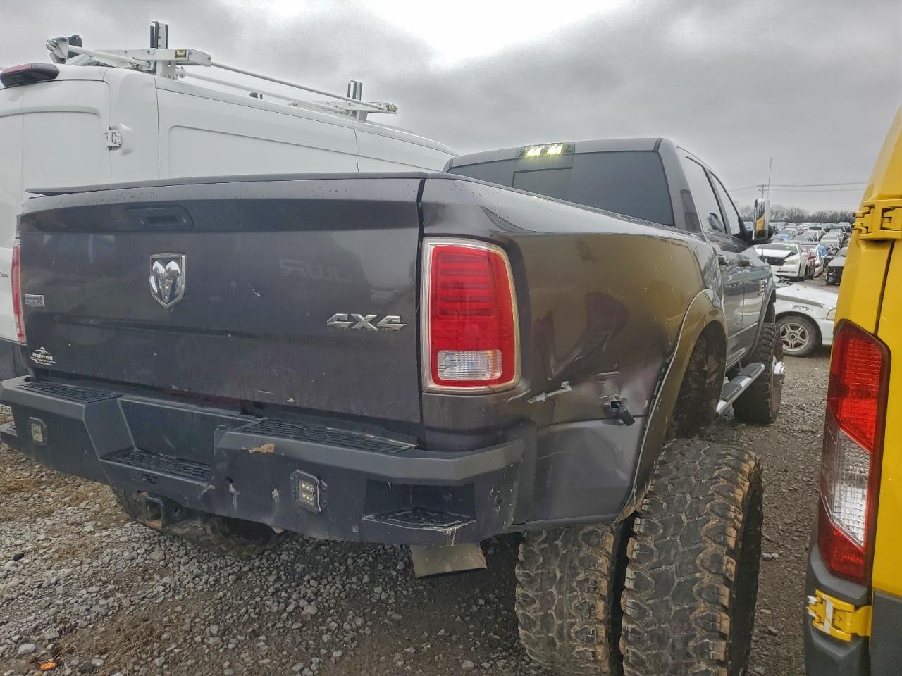 2018 RAM 3500 LARAMIE photo 5