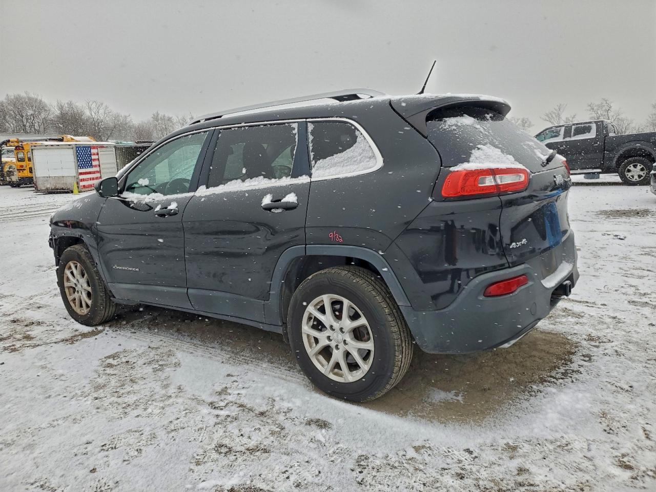 2015 JEEP CHEROKEE LATITUDE photo 3