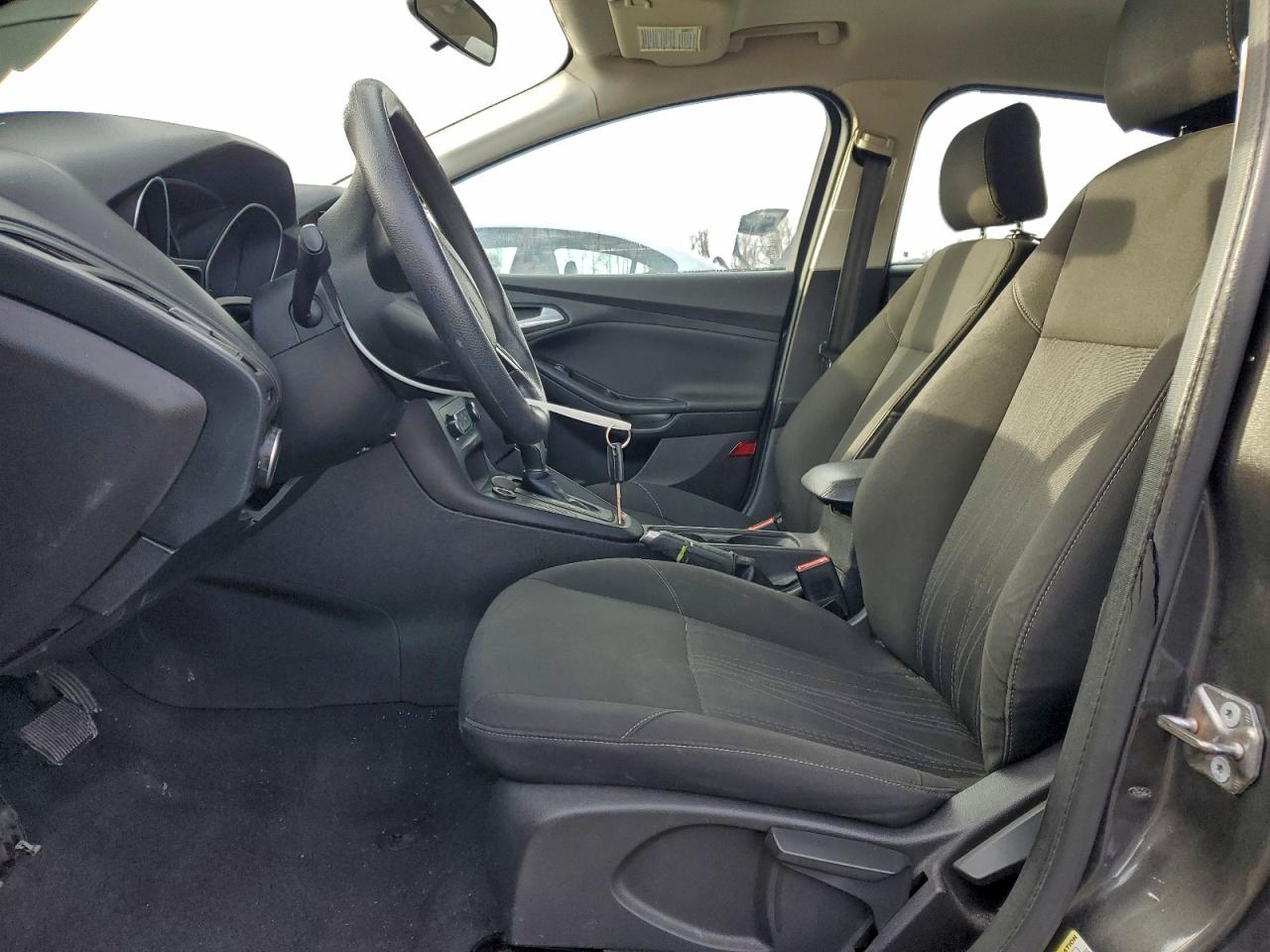 2015 FORD FOCUS SE photo 13
