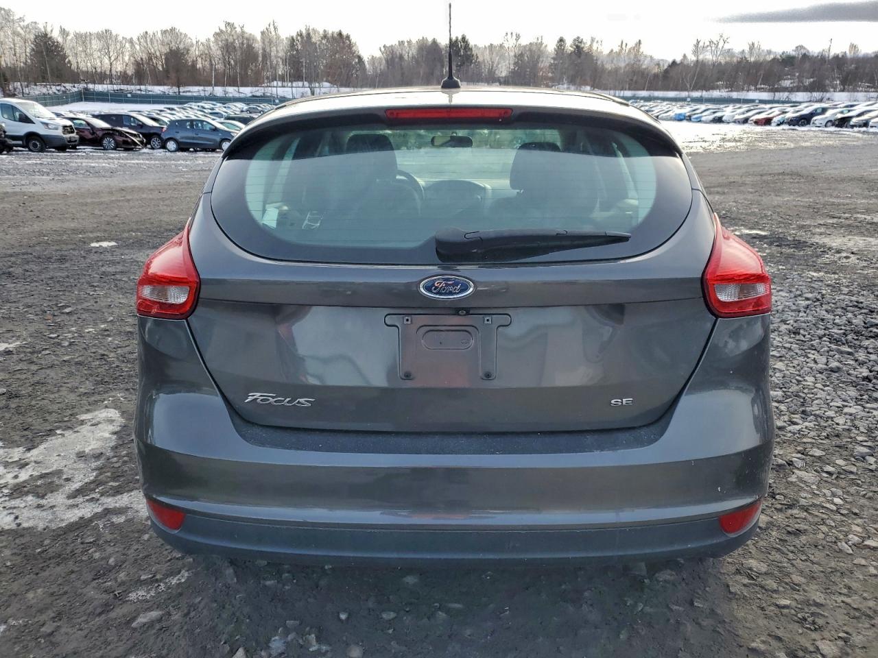 2015 FORD FOCUS SE photo 11