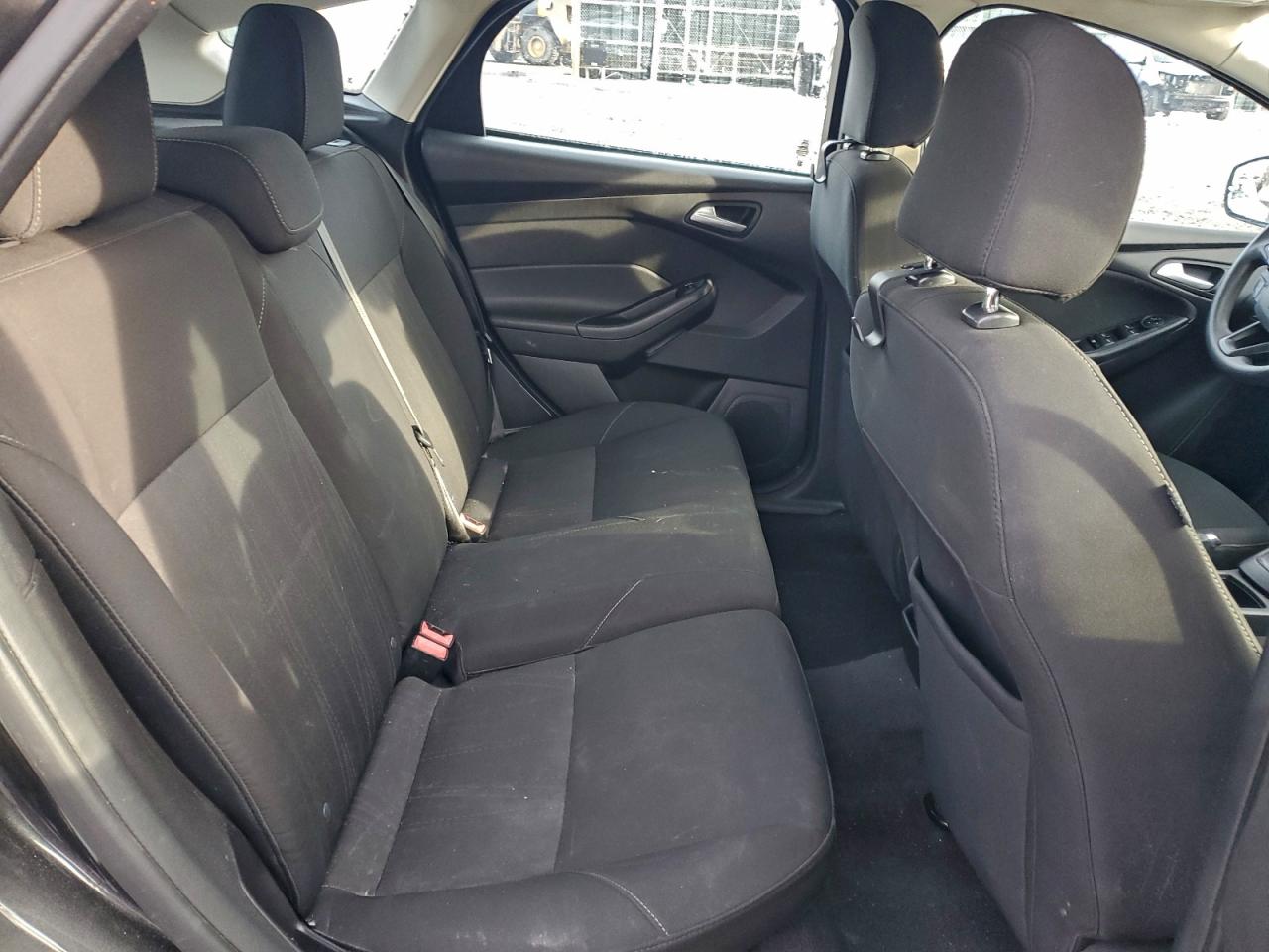2015 FORD FOCUS SE photo 19