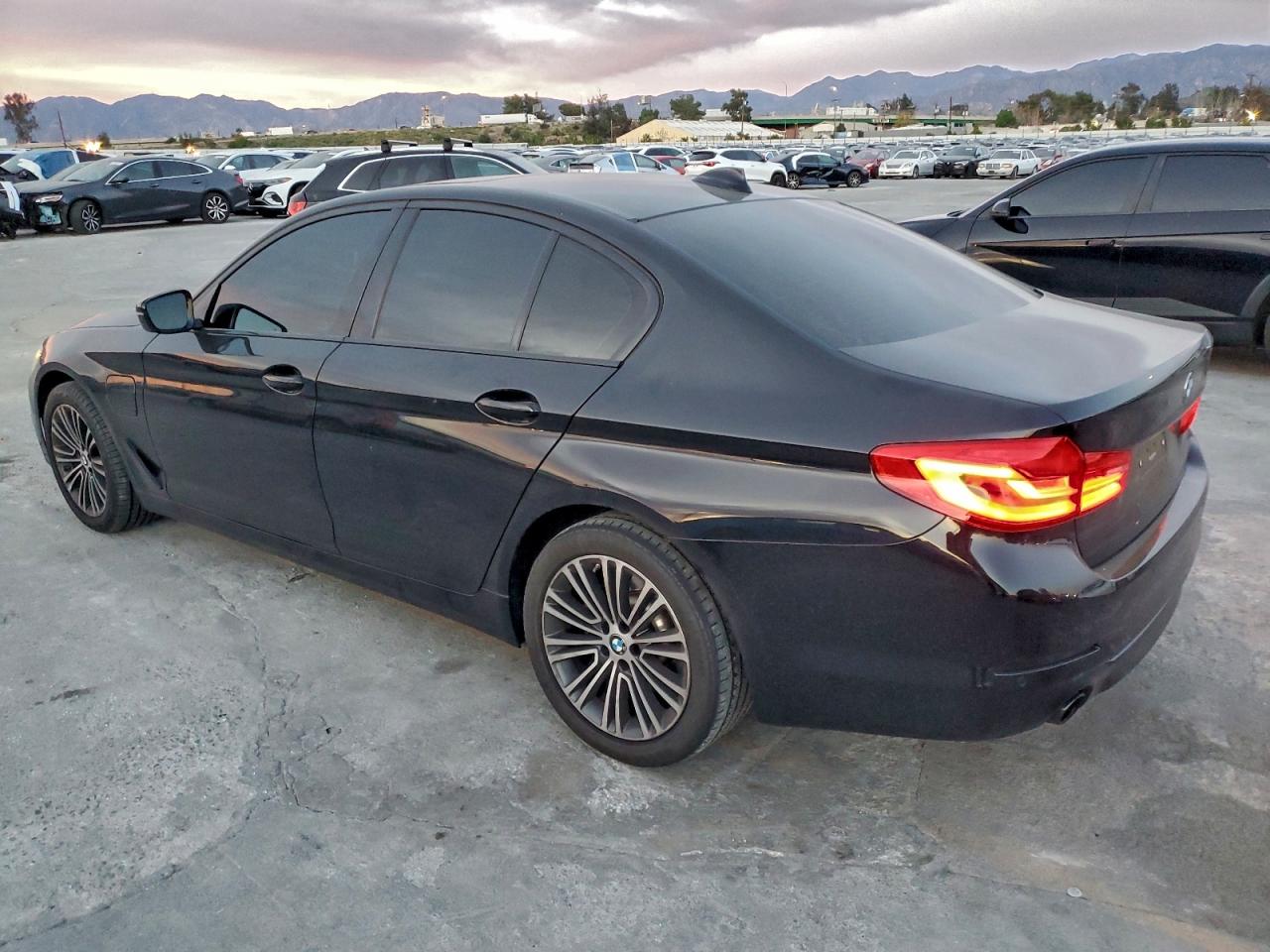 2020 BMW 530E photo 2