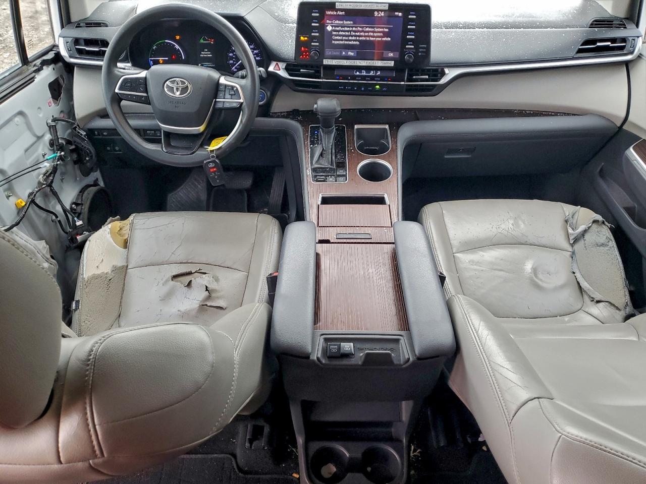 2021 TOYOTA SIENNA LE photo 8