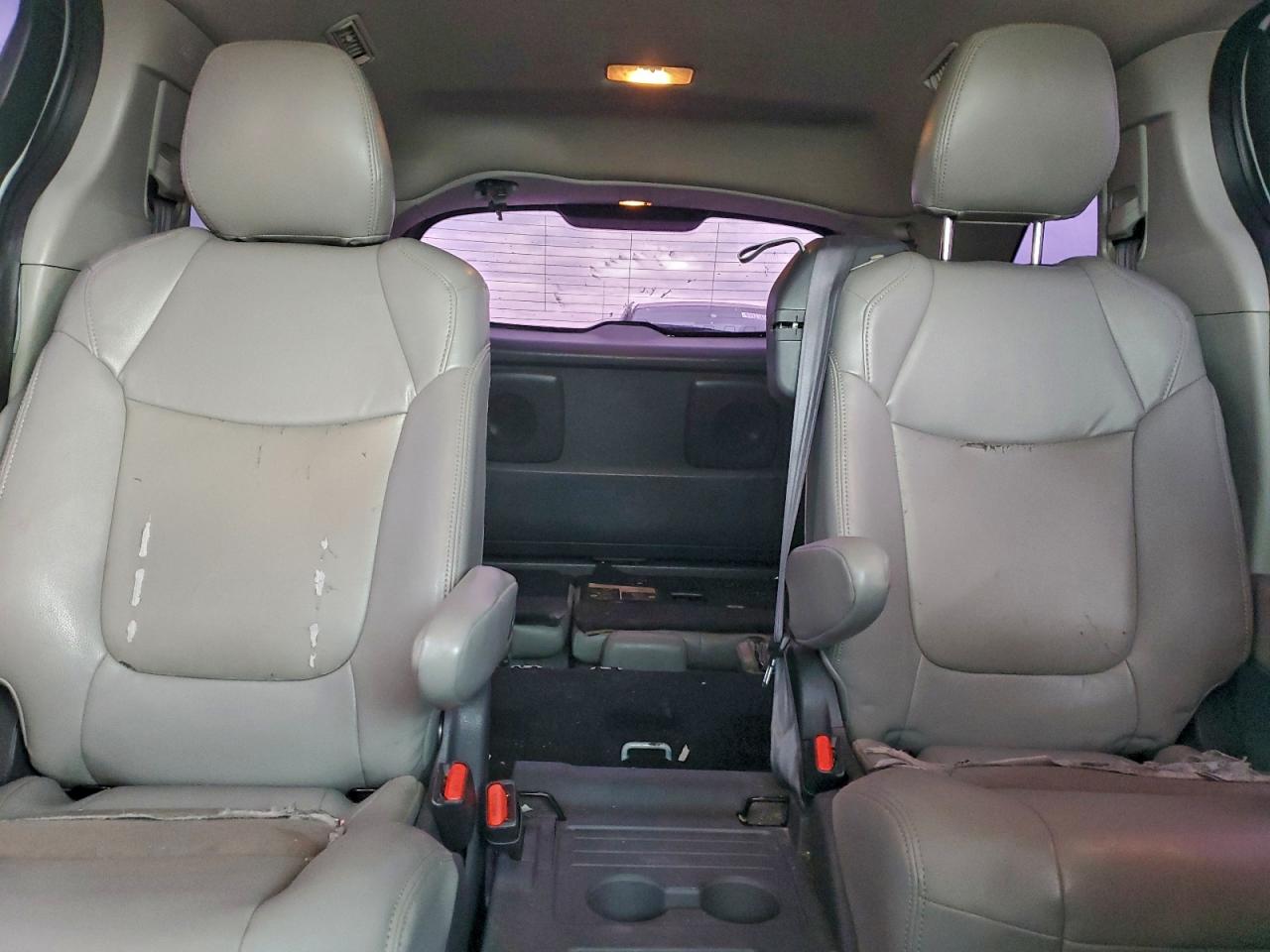 2021 TOYOTA SIENNA LE photo 10