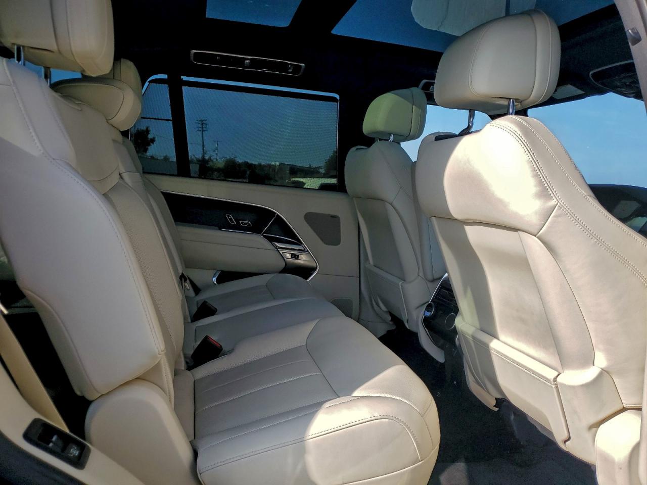 2024 LAND ROVER RANGE ROVER SE photo 10