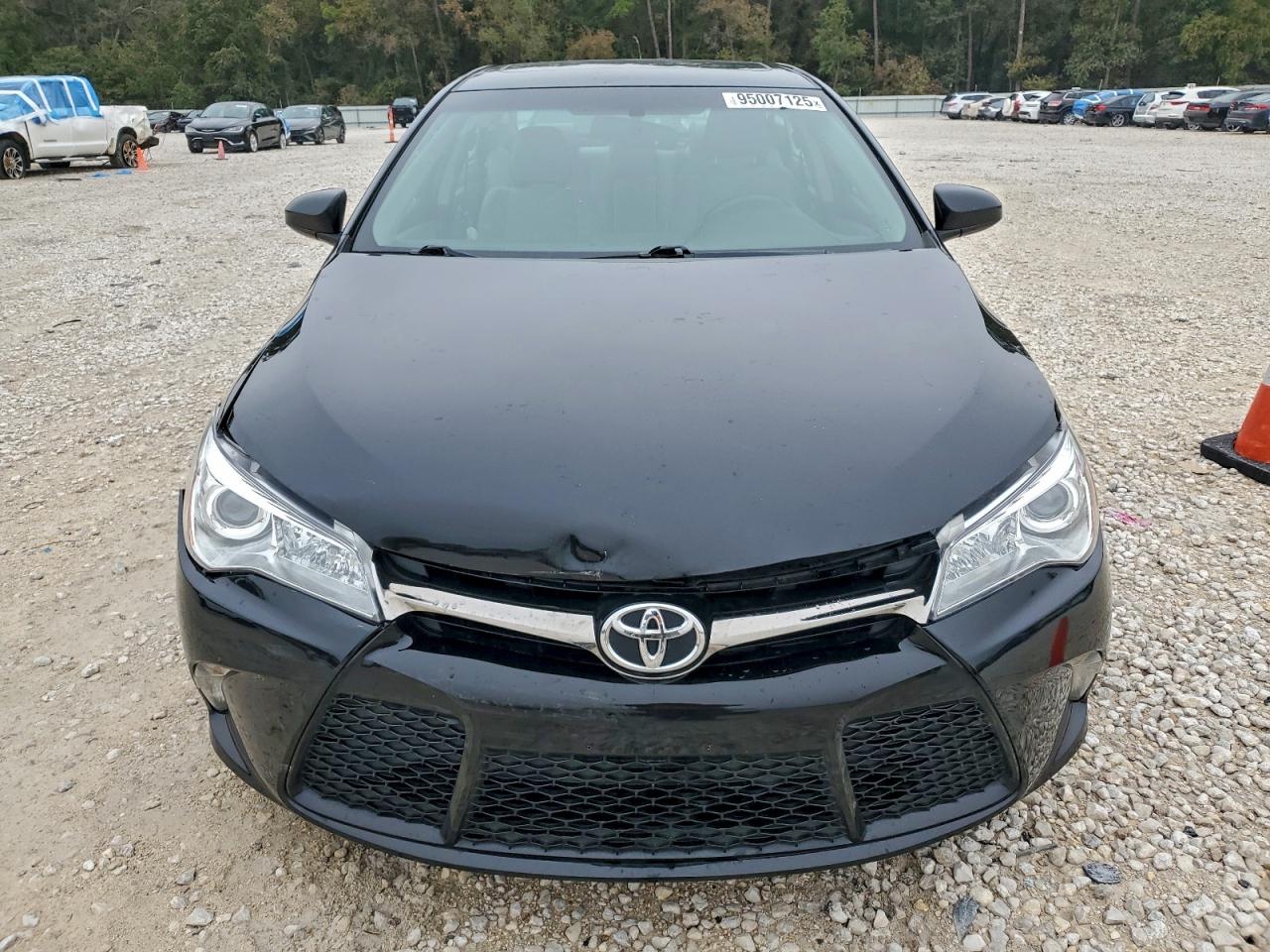 2016 TOYOTA CAMRY SE photo 9