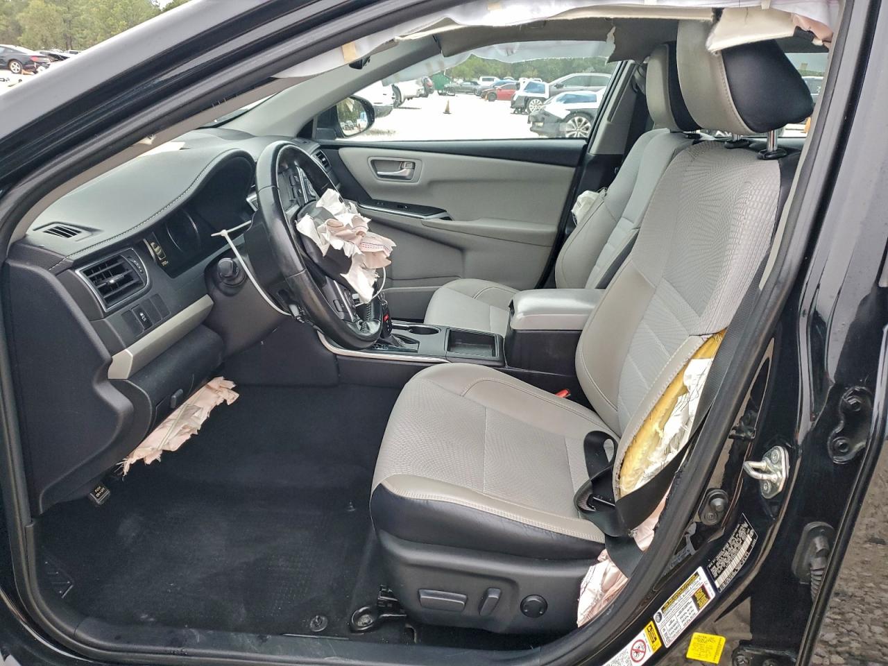 2016 TOYOTA CAMRY SE photo 13
