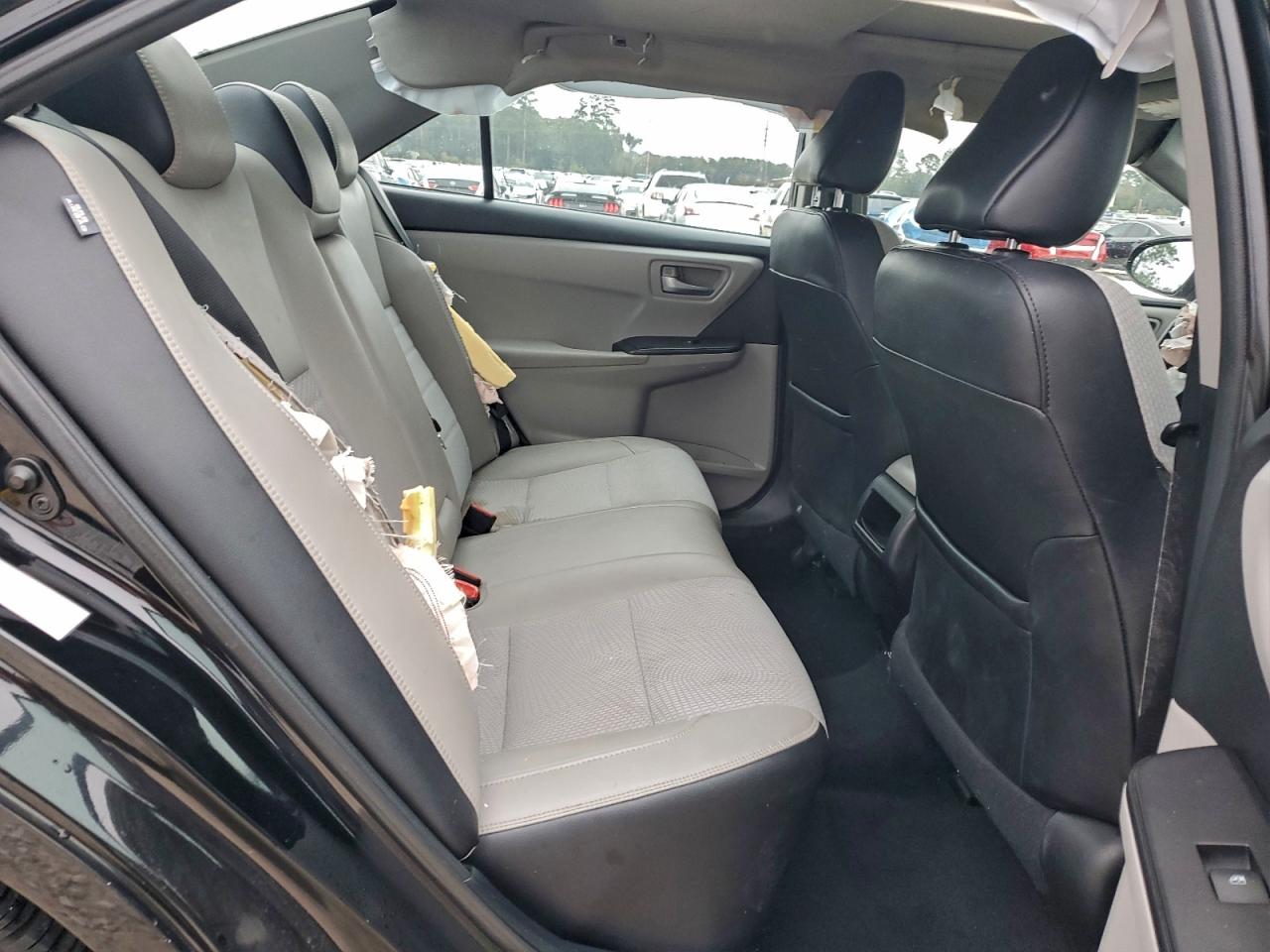 2016 TOYOTA CAMRY SE photo 19