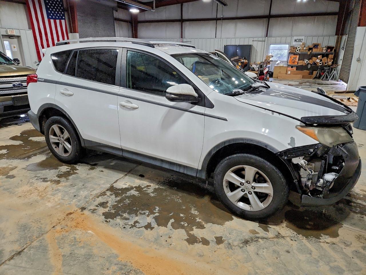 2013 TOYOTA RAV4 XLE photo 4