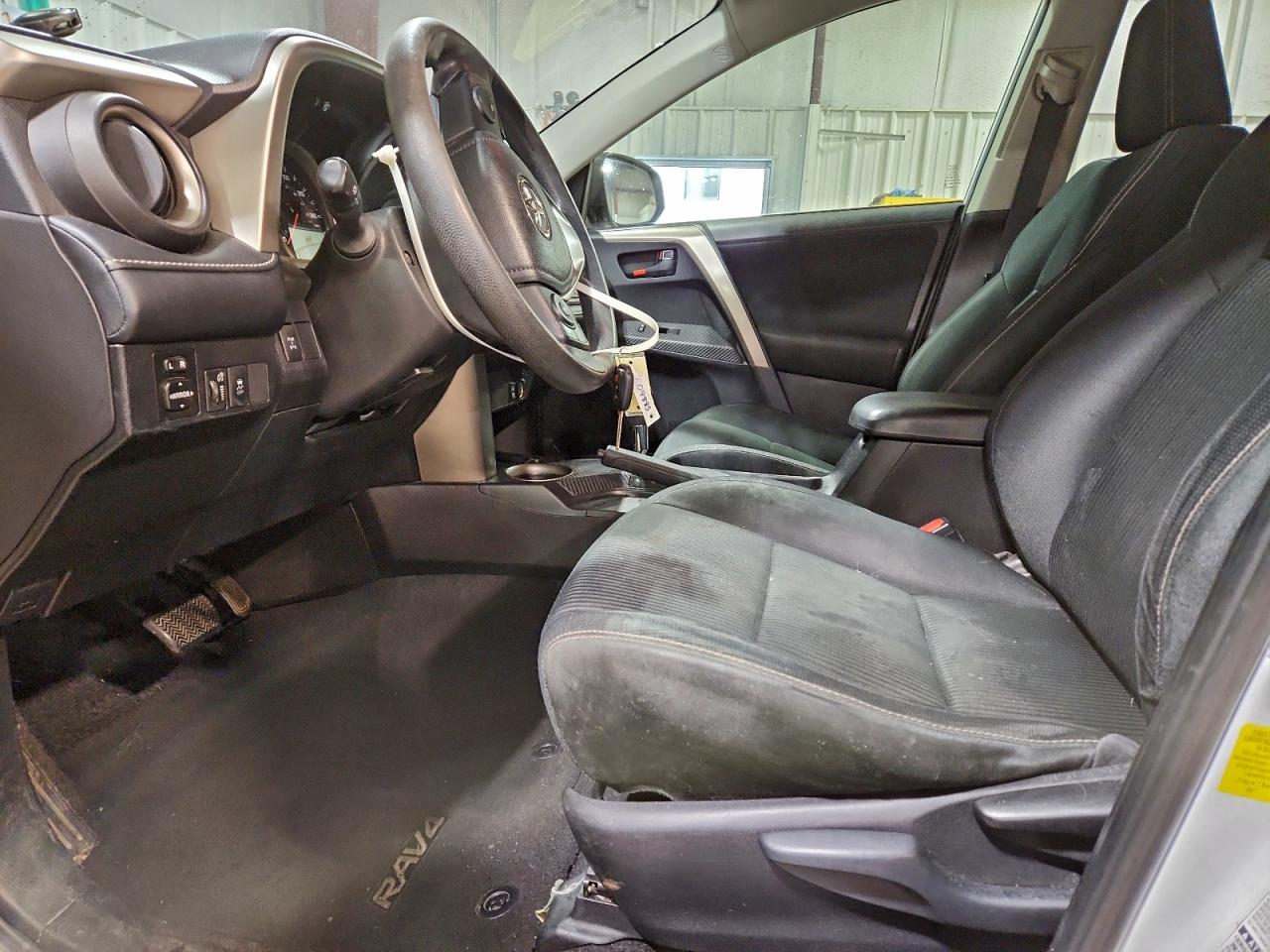 2013 TOYOTA RAV4 XLE photo 7