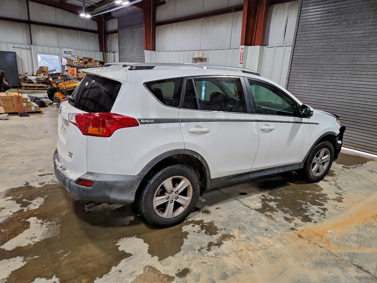2013 TOYOTA RAV4 XLE photo 3