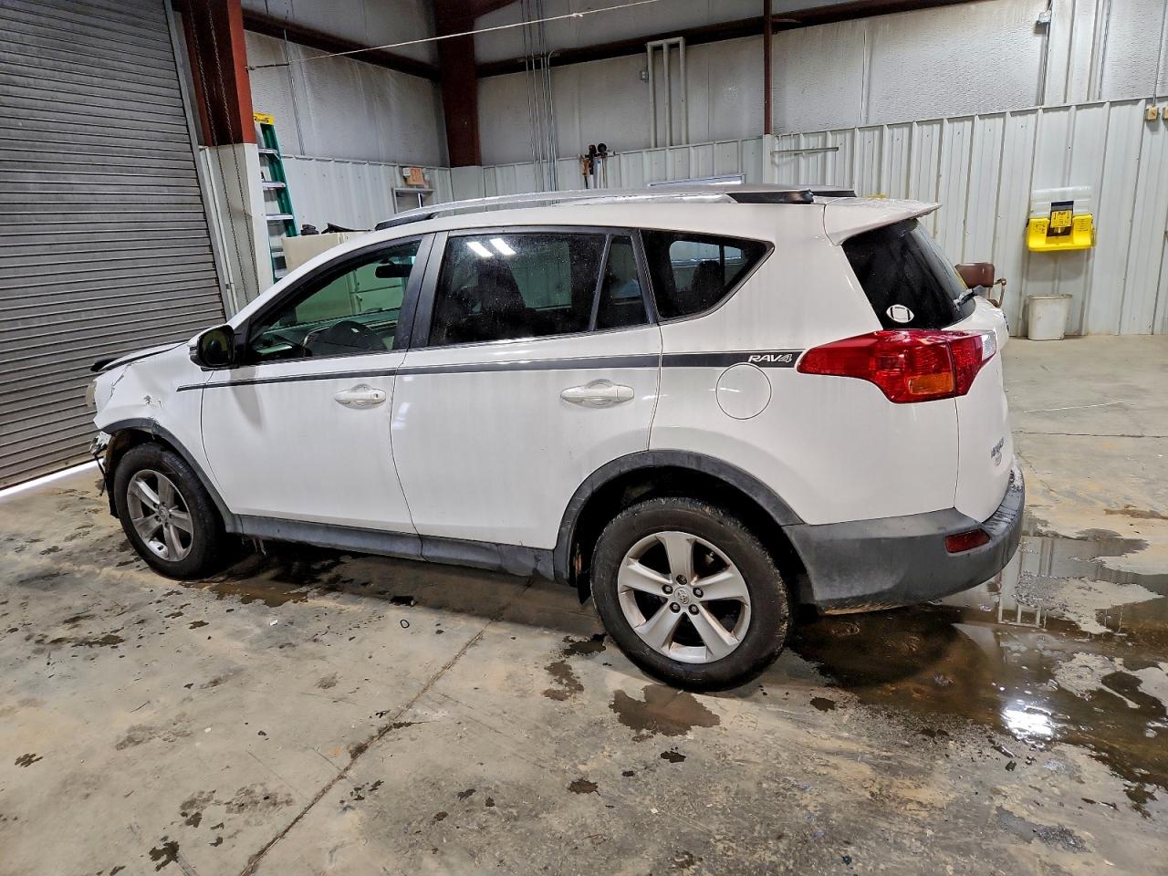 2013 TOYOTA RAV4 XLE photo 2