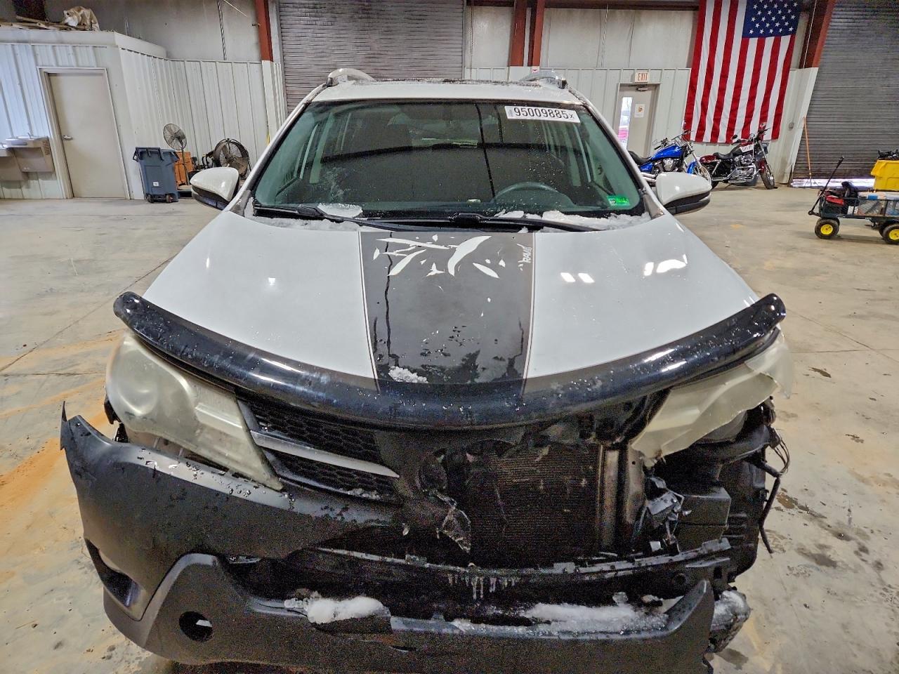 2013 TOYOTA RAV4 XLE photo 5