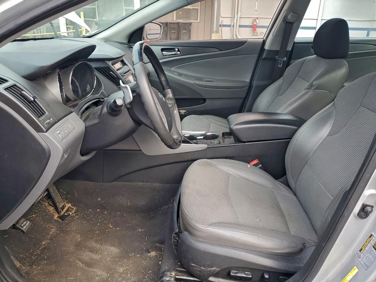 2013 HYUNDAI SONATA SE photo 7