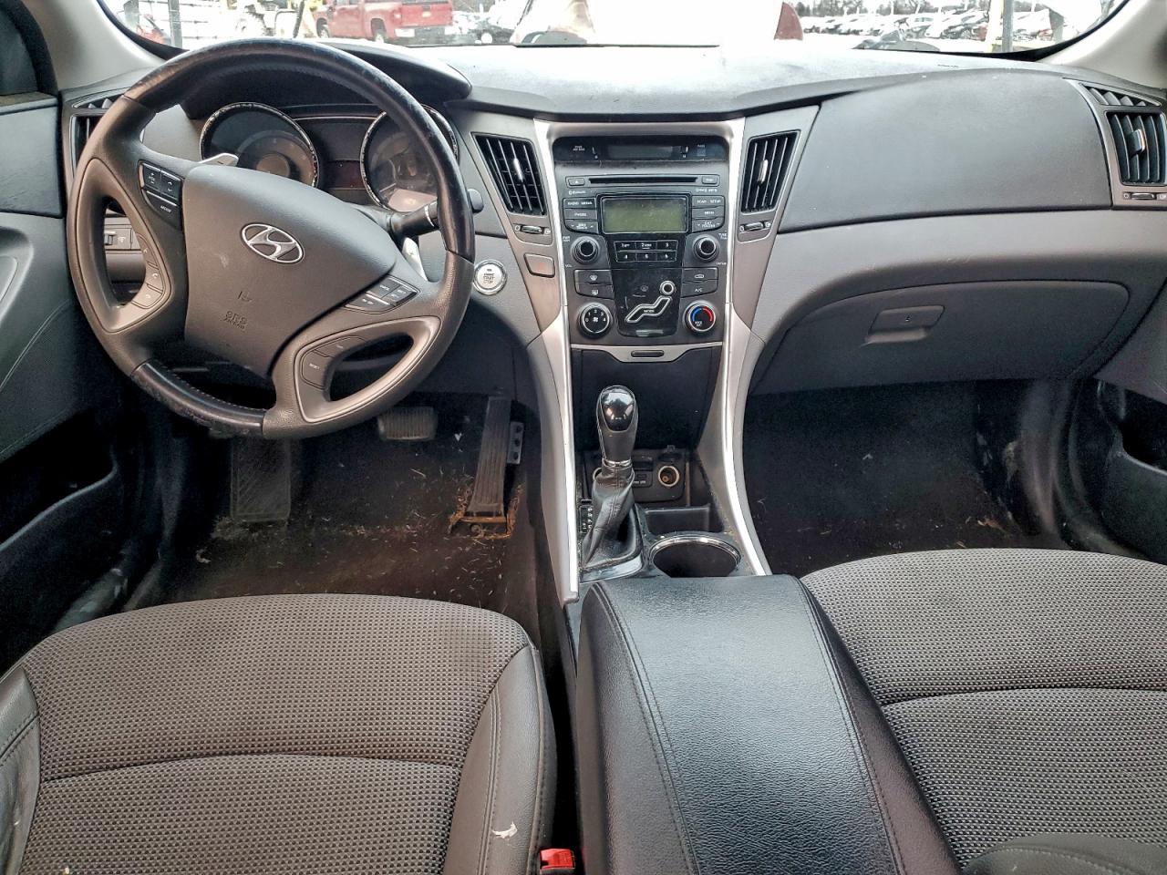 2013 HYUNDAI SONATA SE photo 8