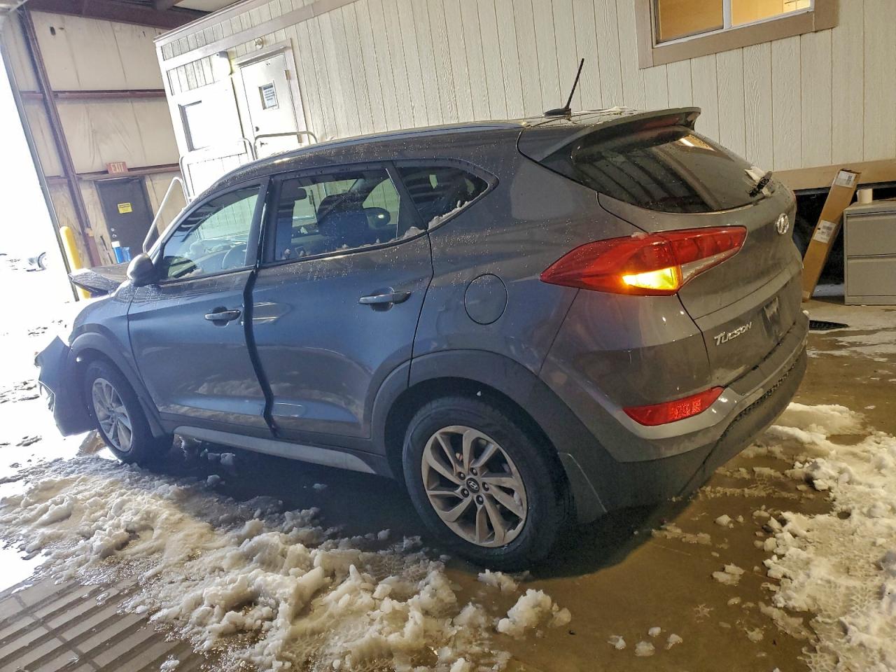 2017 HYUNDAI TUCSON SE photo 3