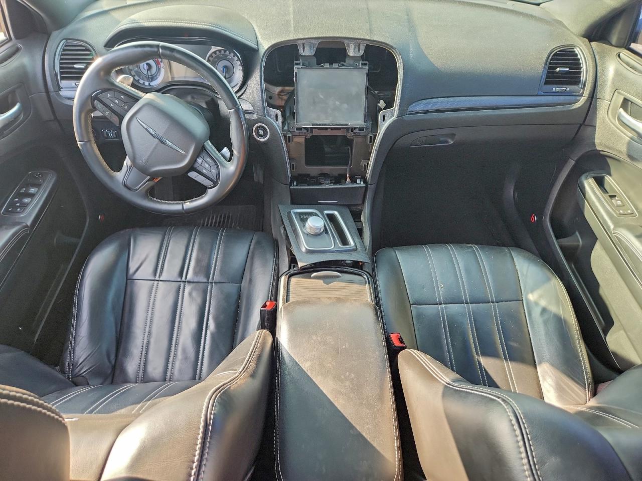 2016 CHRYSLER 300 S photo 8