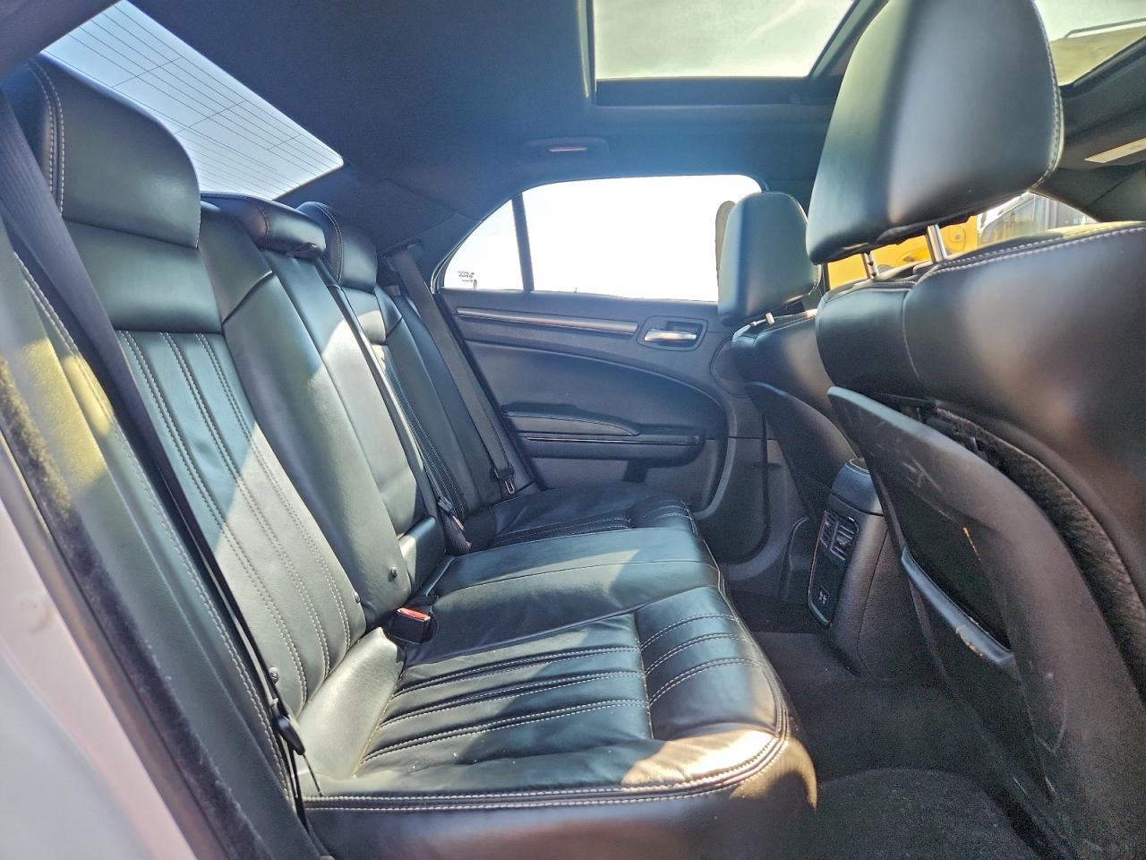 2016 CHRYSLER 300 S photo 10