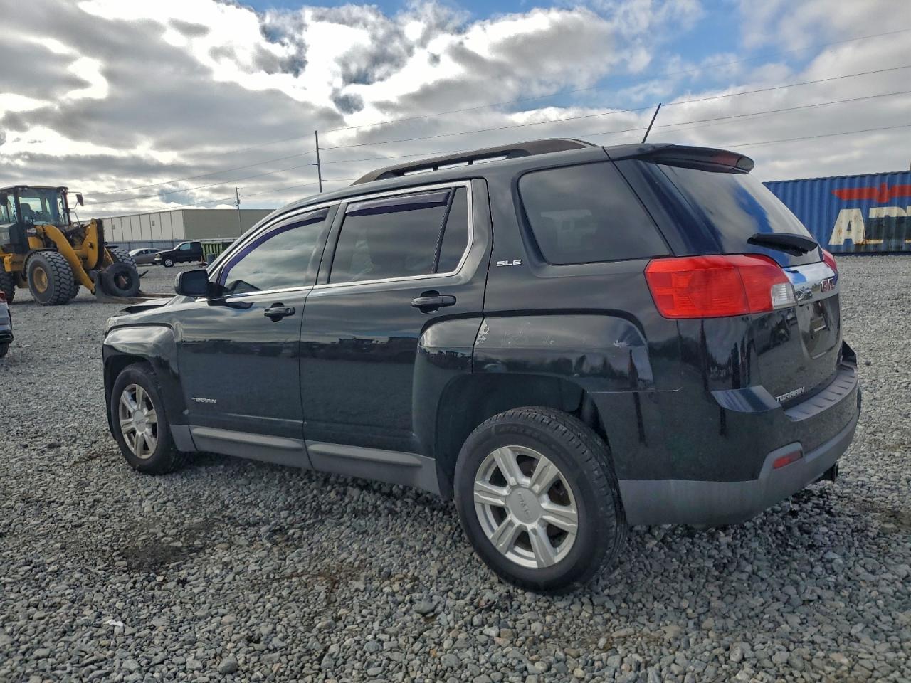 2015 GMC TERRAIN SLE photo 2