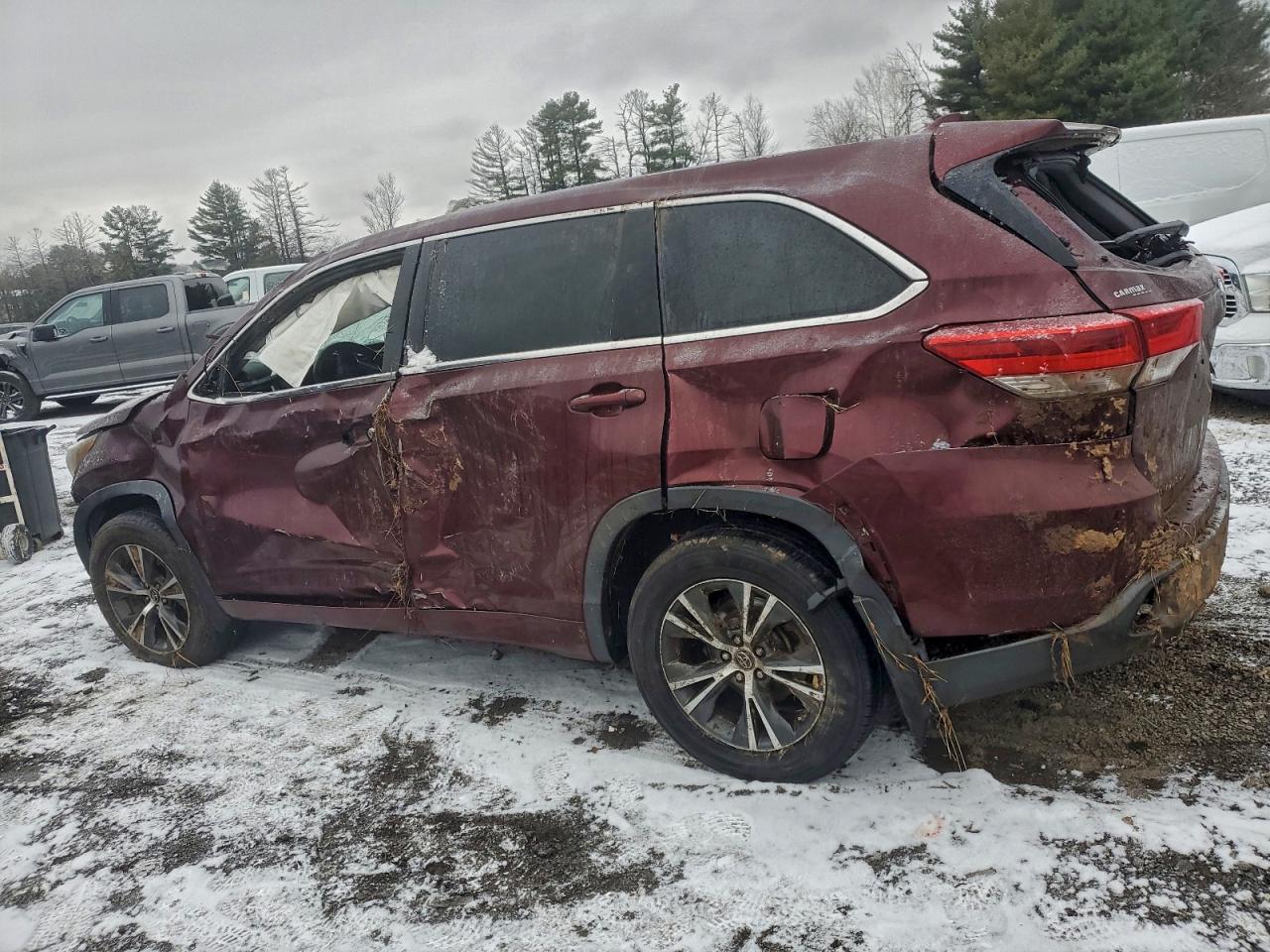 2017 TOYOTA HIGHLANDER LE photo 3