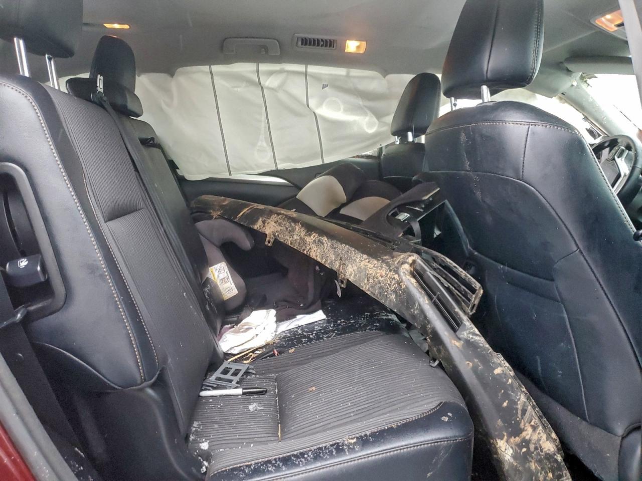 2017 TOYOTA HIGHLANDER LE photo 19