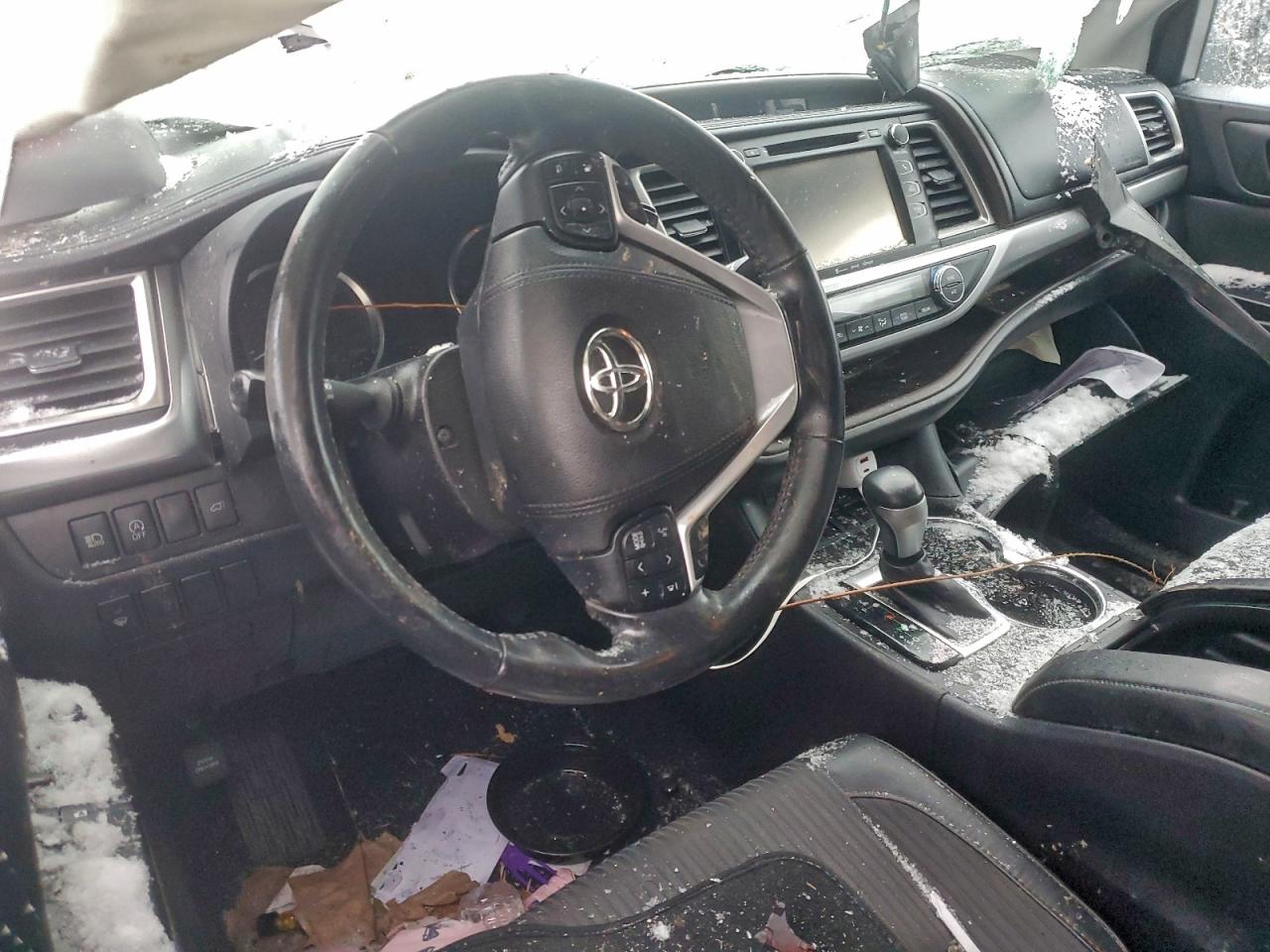 2017 TOYOTA HIGHLANDER LE photo 15